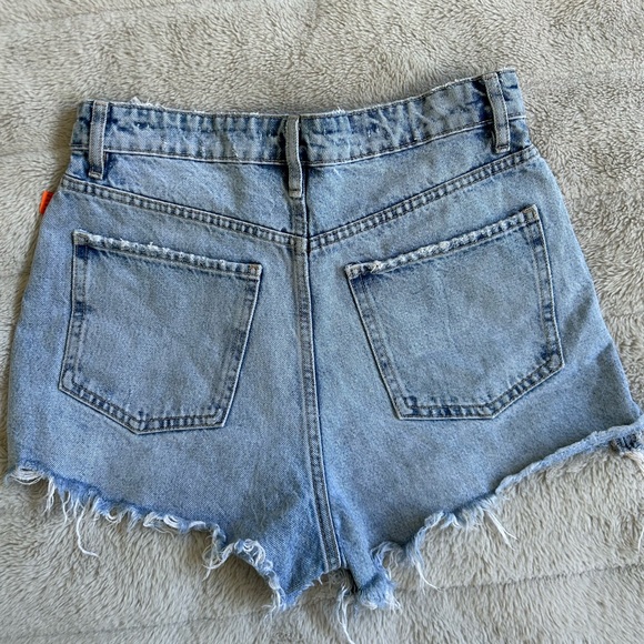 SOLD🎉Zara Jean Shorts - Picture 3 of 4
